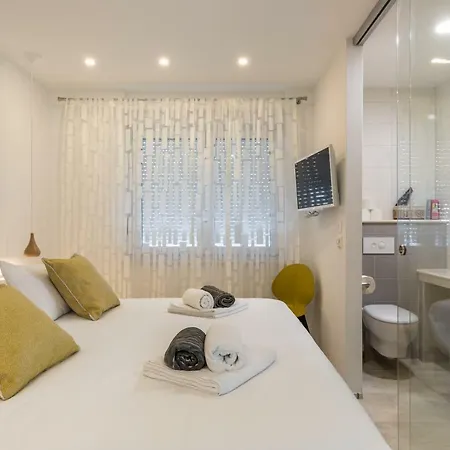 Lux Center| En Bathroom| Balcony Split