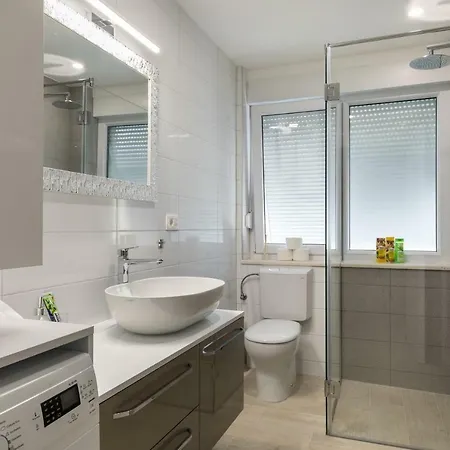 Lux Center| En Bathroom| Balcony *